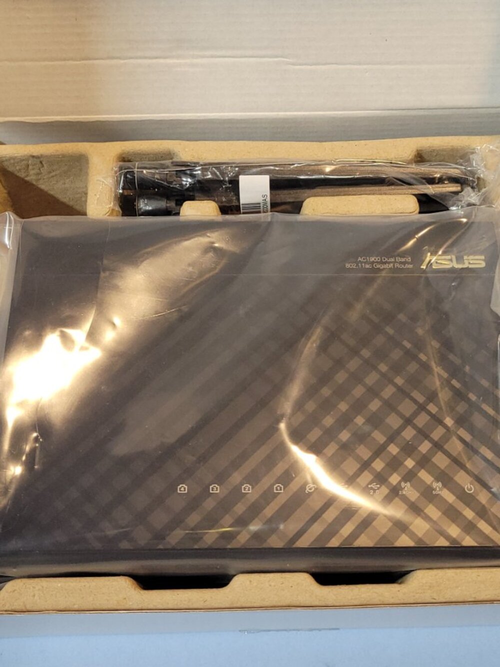 ASUS RT-AC1900P Dual-Band Gigabit Wi-Fi Router - Picture 4 of 10